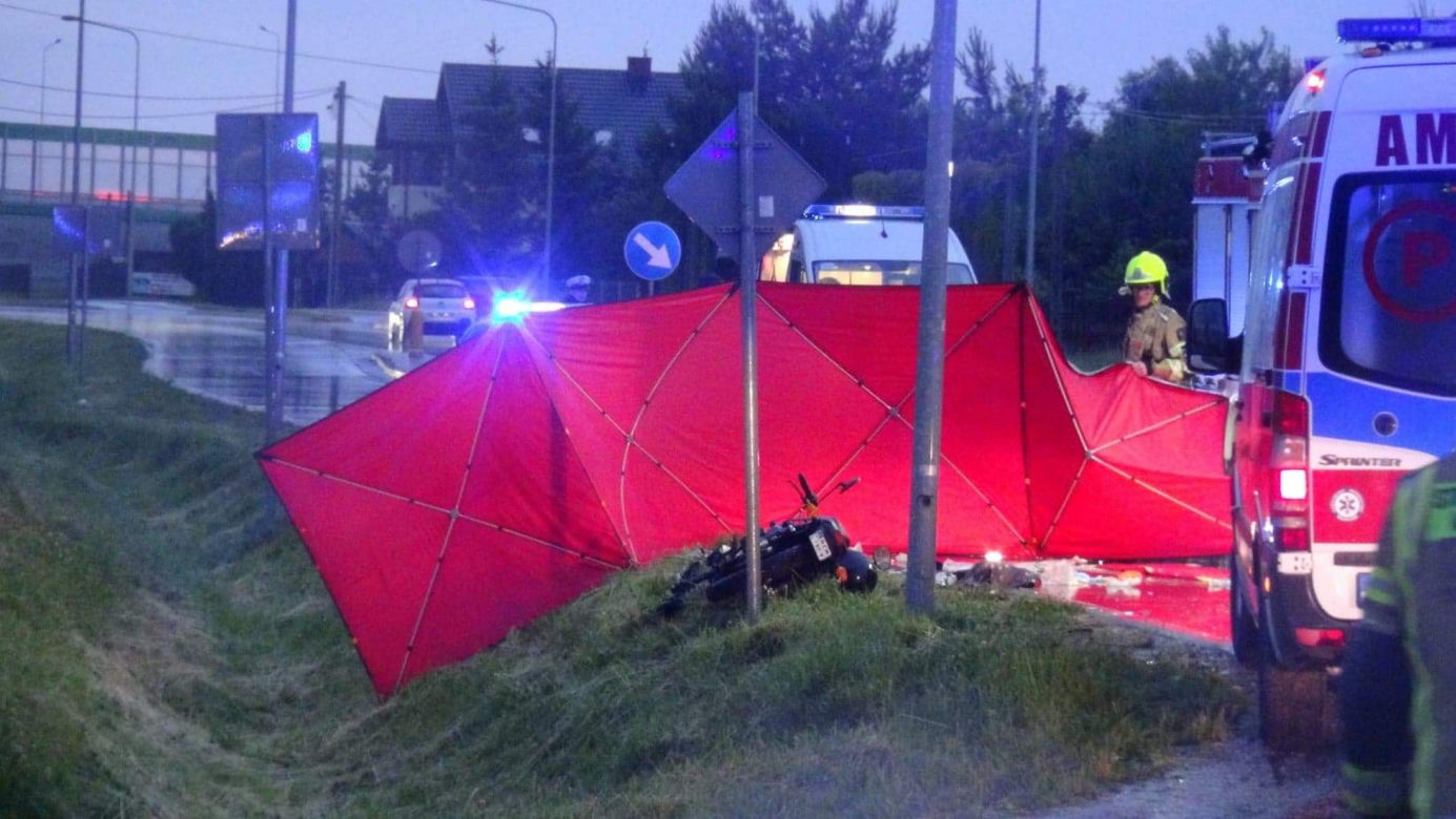 Dramatyczny wypadek w Starej Wsi. Motorowerzysta wymusił pierwszeństwo. Zmarł w szpitalu
