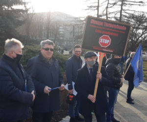 Stop podwyżkom za wodę! Uliczny protest mieszkańców Tarnowa