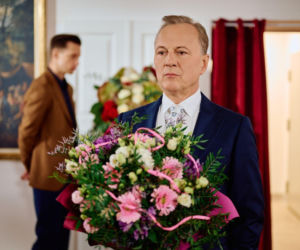 Na Wspólnej, odcinek 4174: Prowokacja Kaliny w dniu ślubu kończy się dramatycznym upadkiem ze schodów - ZDJĘCIA