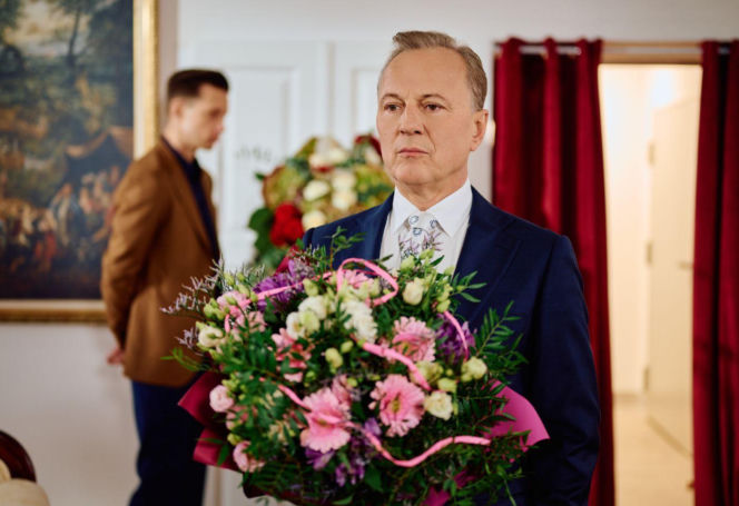 Na Wspólnej, odcinek 4174: Prowokacja Kaliny w dniu ślubu kończy się dramatycznym upadkiem ze schodów - ZDJĘCIA