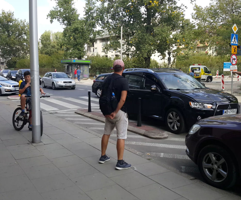 Wypadek na Pradze-Południe. Mitsubishi potrąciło kobietę na pasach