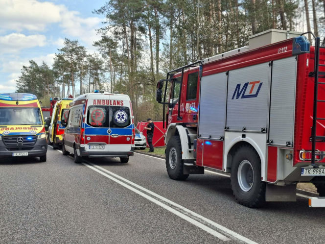 Tragedia na DK 42 Starachowice - Rudnik.  W wypadku zginął motocyklista