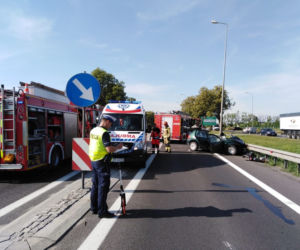 Poważny wypadek w Ostaszewie pod Toruniem. Ciężko ranny kierowca w szpitalu