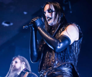 Skrupulatnie wyreżyserowany groteskowy spektakl okraszony nutą surrealizmu – Avatar zawładną Warszawą [RELACJA]