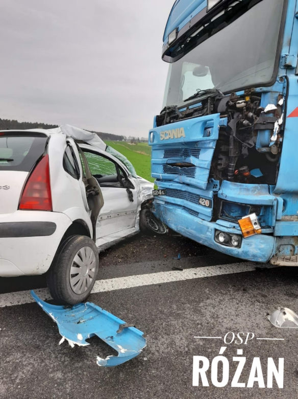 Koszmarny wypadek pod Makowem Mazowieckim! 2-latek z citroena zabrany przez śmigłowiec [ZDJĘCIA]
