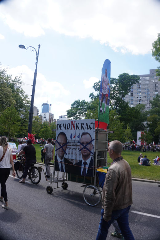 Uczestnicy "Wielkiego Marszu Patriotów" Rafała Trzaskowskiego