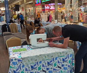 Lublin: Szycie poszewek dla młodych pacjentów w Lublinie