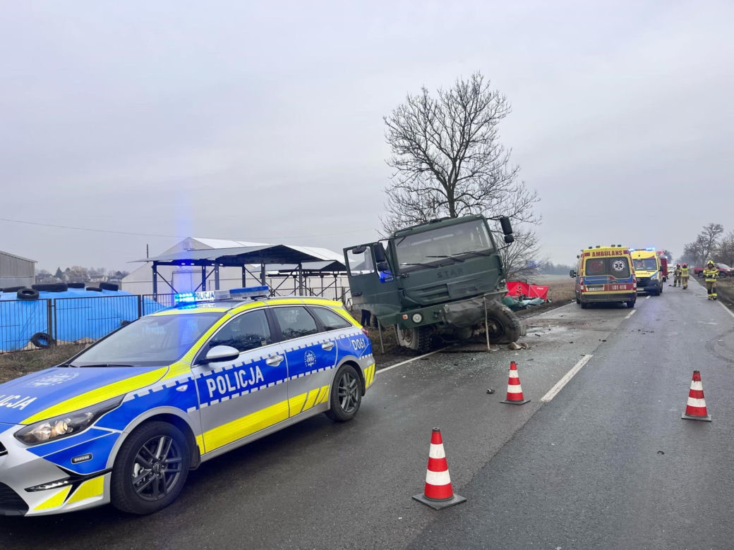 Muzyk disco polo zginął w strasznym wypadku. Audi wbiło się w ciężarówkę z żołnierzami
