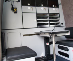 Policyjny Ambulans Pogotowia Ruchu Drogowego