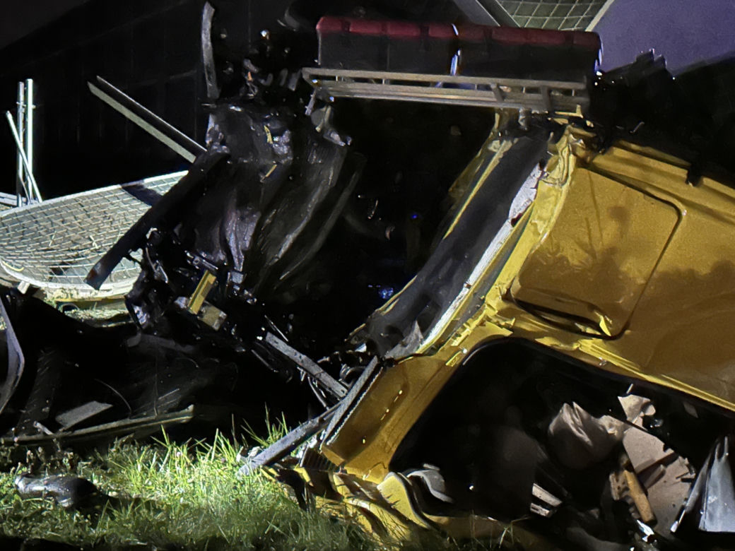 Feliksów. Zderzenie samochodu osobowego z cysterną. Ciężarówka zablokowała całą autostradę