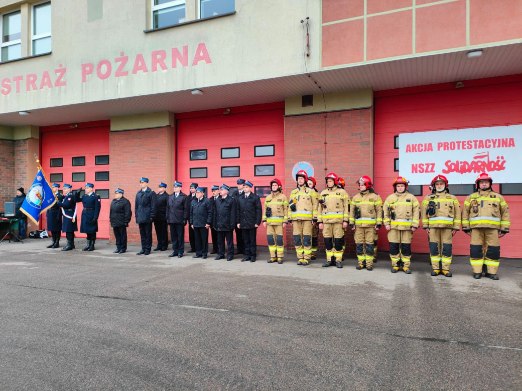 Łomżyńscy strażacy mają nowego zastępcę komendanta i nowy wóz [ZDJĘCIA]