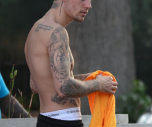Justin Bieber i Hailey Bieber na spacerze