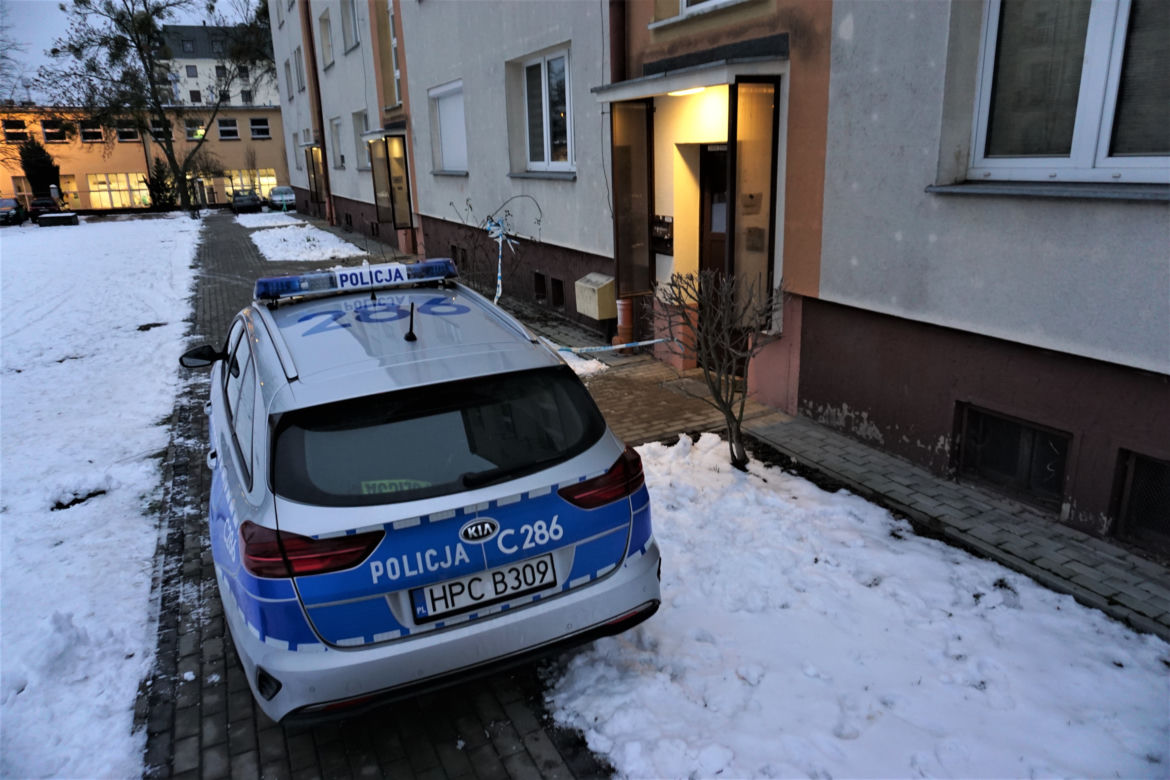 Tragiczna awantura domowa w Bydgoszczy. Dwóch mężczyzn nie żyje, dwie kobiety ciężko ranne [ZDJĘCIA]