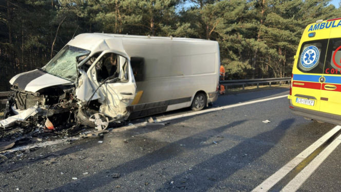 Groźny wypadek na DK10 między Bydgoszczą a Toruniem. Na miejscu śmigłowiec LPR, droga zablokowana