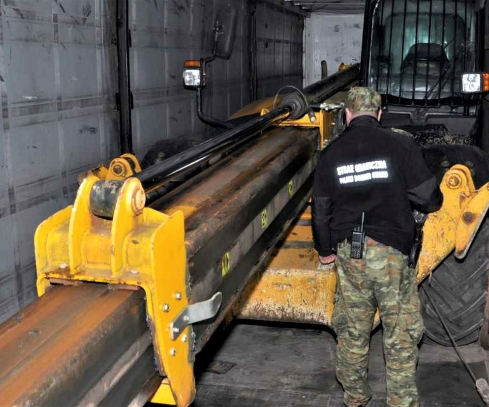 Ukrainiec próbował wywieźć z Polski kradzioną koparkę