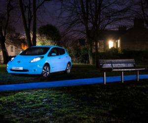  świecący Nissan Leaf
