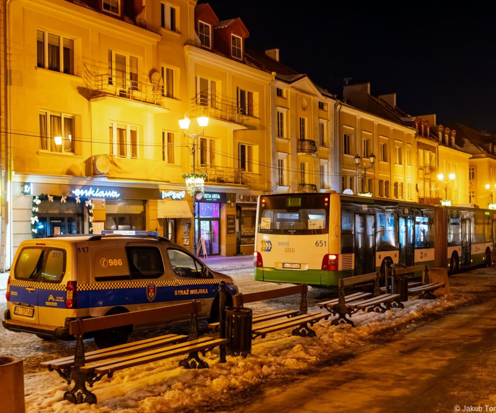 Siarczysty mróz w Białymstoku. Miasto wprowadza stan gotowości i uruchamia ogrzewany autobus