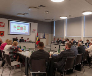 Ostrów. Prezydent bez absolutorium. Wojna na komentarze trwa