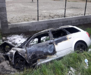 Audi uderzyło w przepust i stanęło w ogniu. Autem podróżowało dwóch 19-latków