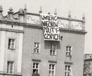 Marek Migalski lansuje się w samym podkoszulku
