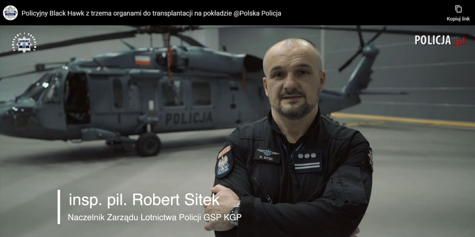 Policyjny Black Hawk w akcji. Na pokładzie śmigłowca narządy do przeszczepu