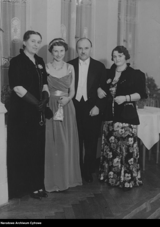 Sylwester w Warszawie sprzed lat. Tak stolica witała dawniej Nowy Rok