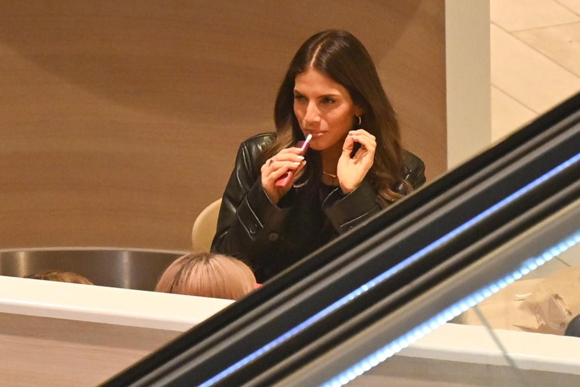 Weronika Rosati kurzy w McDonaldzie przy dziecku