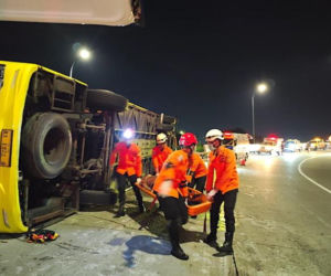 Tragiczny wypadek autobusu w Indonezji. Co najmniej 16 ofiar śmiertelnych 