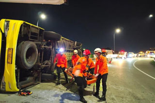 Tragiczny wypadek autobusu w Indonezji. Co najmniej 16 ofiar śmiertelnych 
