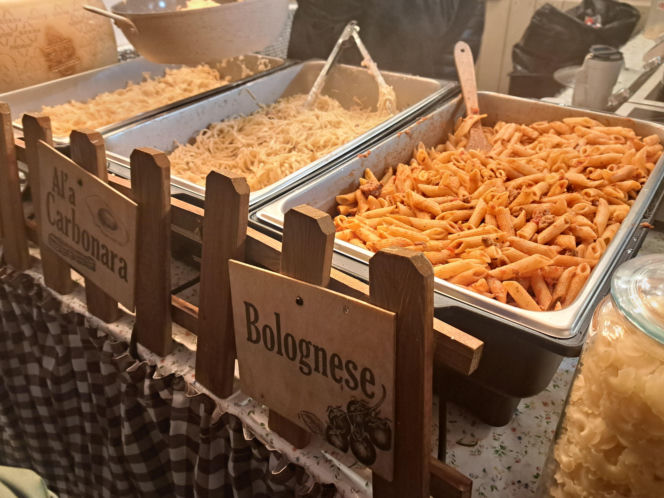 Jarmark Bożonarodzeniowy 2025 na Rynku Głównym w Krakowie. Jedzenie drogie jak nigdy