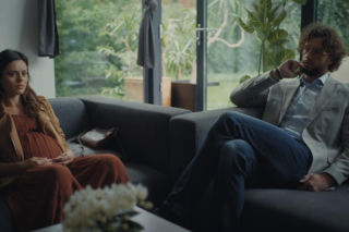 M jak miłość, odcinek 1909: Toksyczny Mariusz skontroluje Kasię po powrocie z zagranicy. Urządzi jej przesłuchanie – ZDJĘCIA