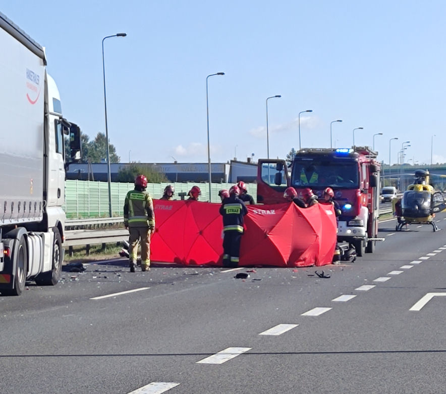 Śmiertelny wypadek na S8. Motocyklista wjechał prosto na tira