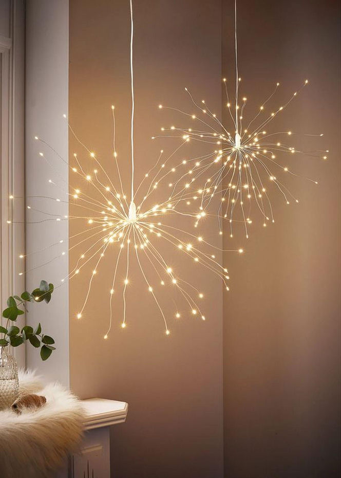 Świetlne dekoracje na Boże Narodzenie