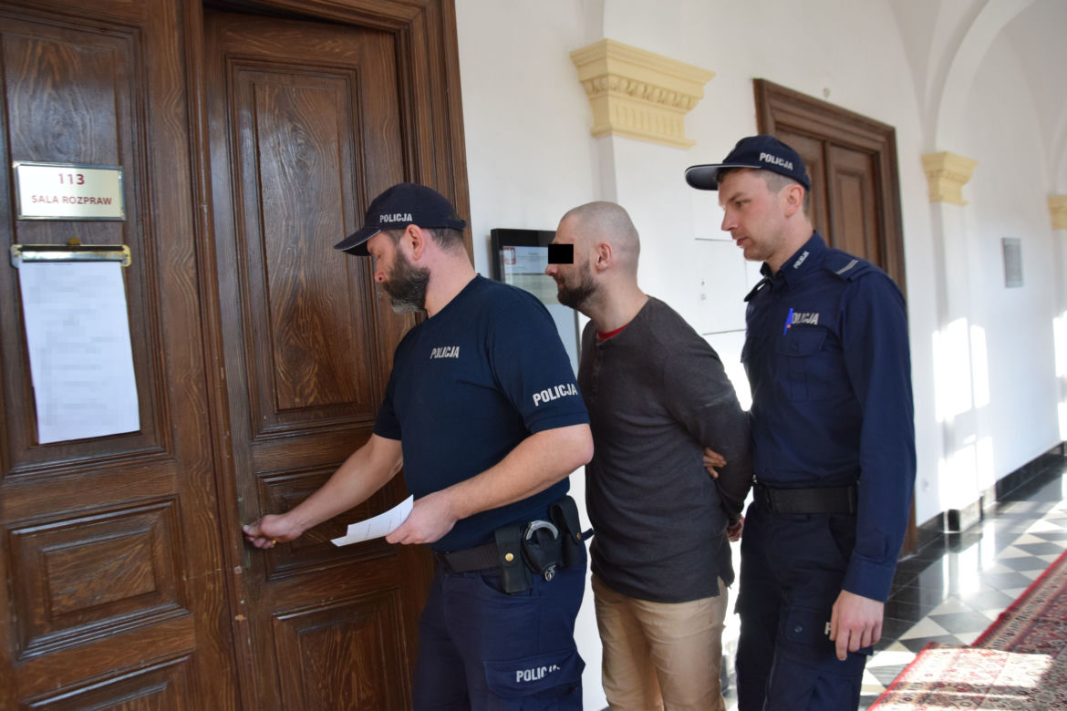 Brutalny gwałt na 16-latku. Nowy proces. Matka broni Kamila Ł.