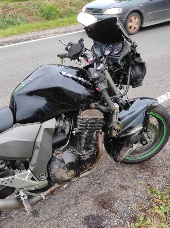Strażnik udzielił pomocy rannemu w wypadku motocykliście