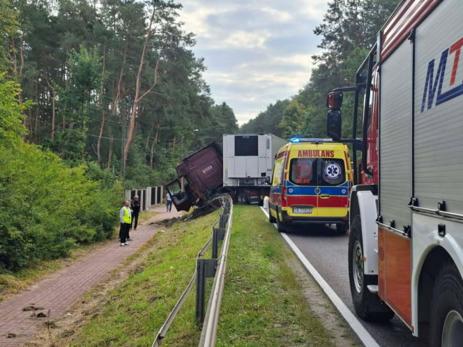 Śmiertelny wypadek w Stykowie na DK 42. Na miejscu zginął 23 letni mężczyzna