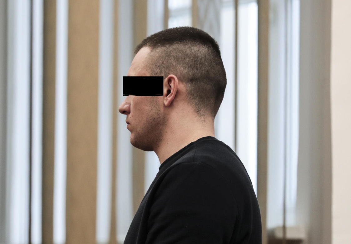 Wyrzucił Weronikę po domem. Dziewczyna konała w samych spodniach