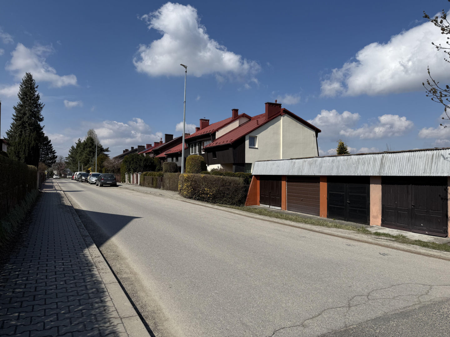 "Działy". Domy z lat 80. Limanowa