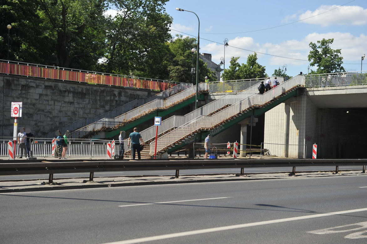 Rusza burzenie schodów! Wielkie zmiany na placu Na Rozdrożu