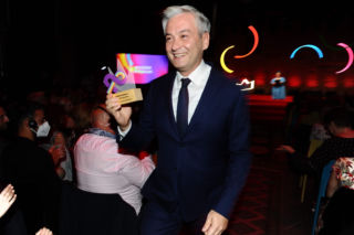 Pociąg jedzie do Moskwy! Robert Biedroń ostrzega Czarnka i PiS