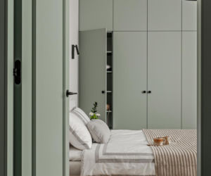 Mieszkanie w kolorach szałwiowej zieleni i ciepłej terakoty