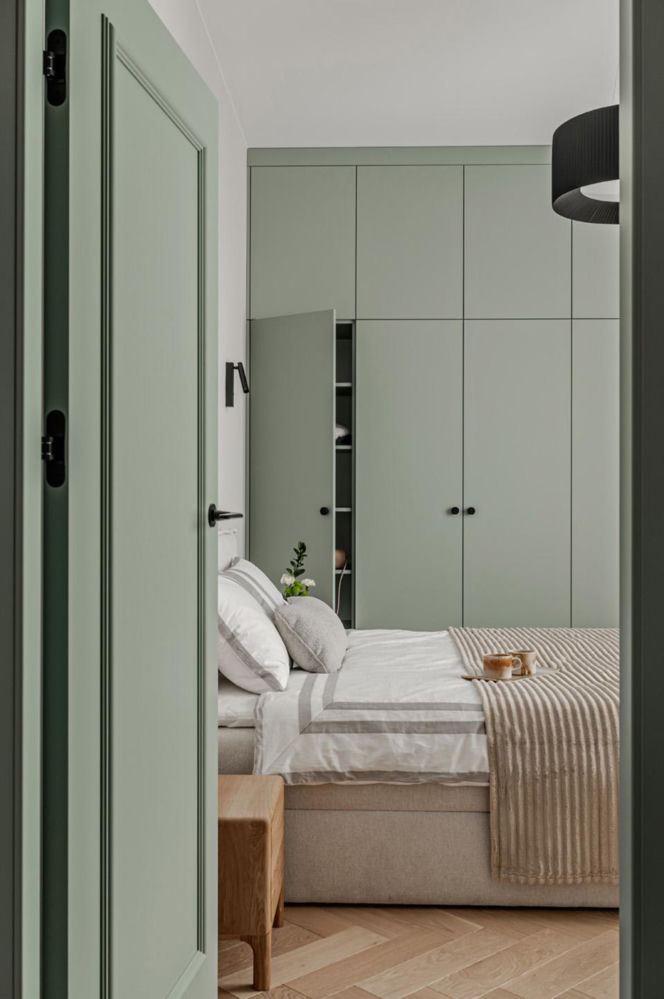 Mieszkanie w kolorach szałwiowej zieleni i ciepłej terakoty