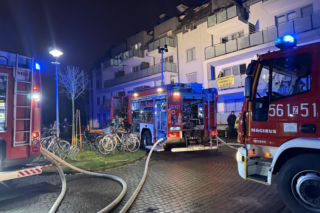 Groźny pożar w Świnoujściu. Spłonęło mieszkanie, ewakuowano mieszkańców bloku