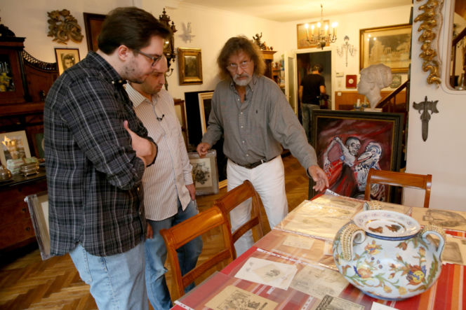 Wiemy, u kogo teraz mieszka Jarosław Kaczyński! W takich warunkach spędza czas. Mamy ZDJĘCIA!