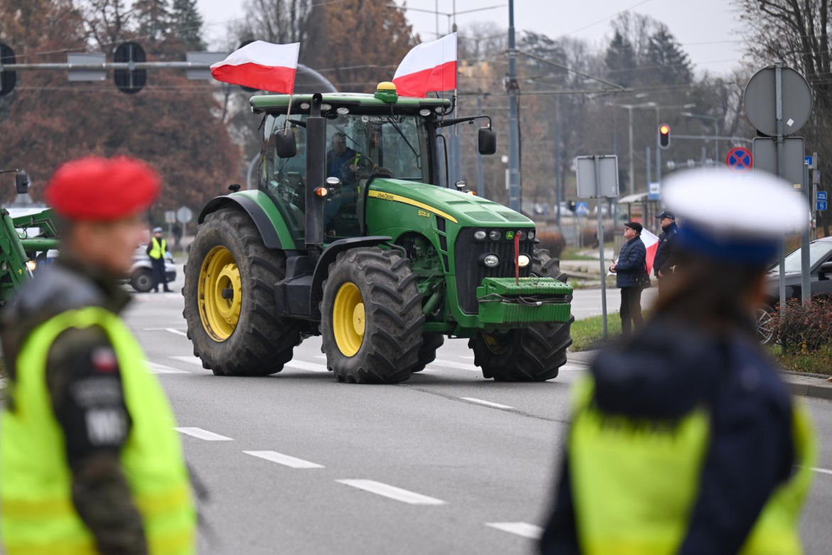 W całym kraju protesty ostrzegawcze rolników. Największy w Elblągu [ZDJĘCIA]