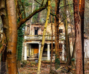 Opuszczona willa w Konstancinie