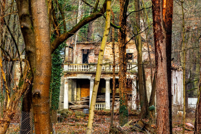 Opuszczona willa w Konstancinie