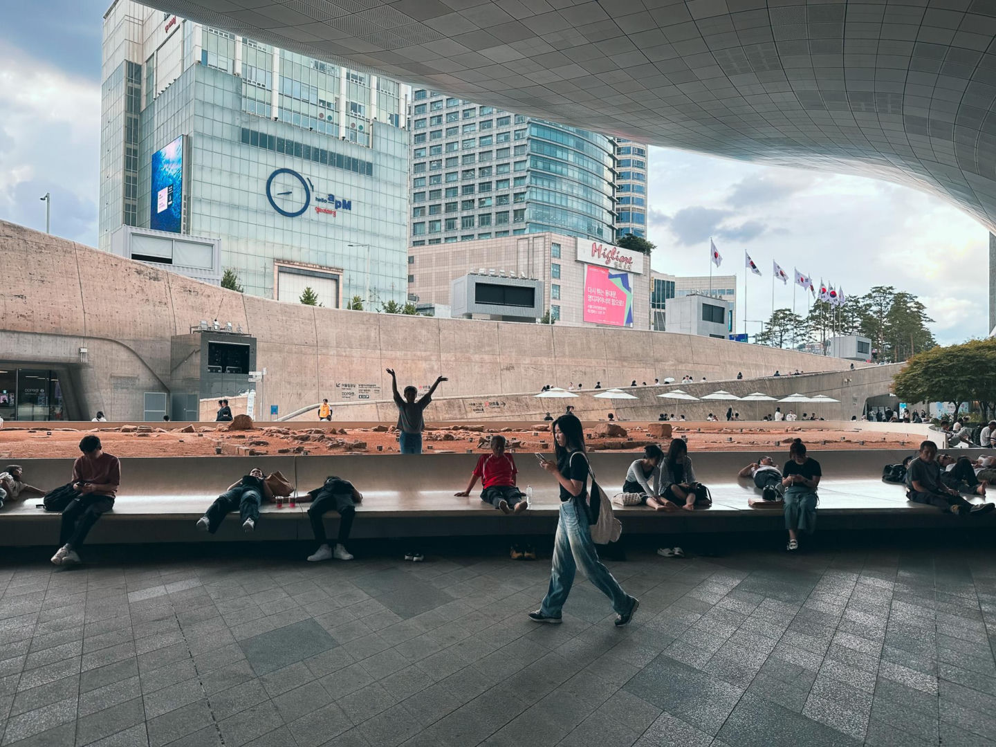 Zaha Hadid i jej Dongdaemun Design Plaza w Seulu
