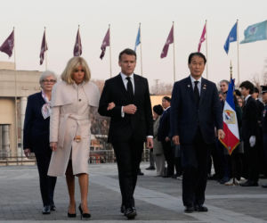 Wiadomości Macrona do pięknej aktorki ujawnione! Pierwsza dama dała mu w twarz