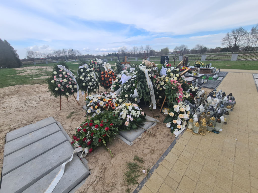 Jadachy. Małżeństwo zginęło pod pociągiem. Spoczęli w jednym grobie [GALERIA]